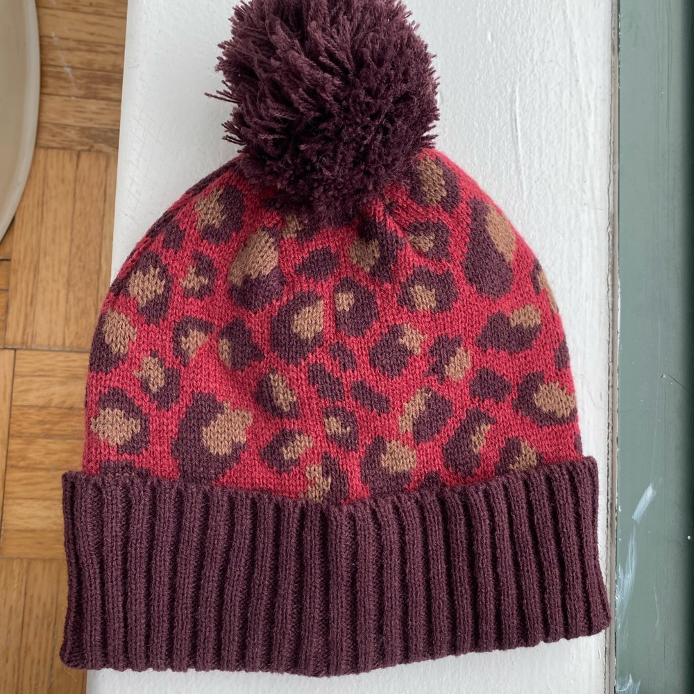 Ellen Tracy leopard Pom Pom hat